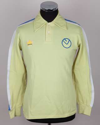 Yellow No.11 Leeds United long-sleeved shirt, 1973-74