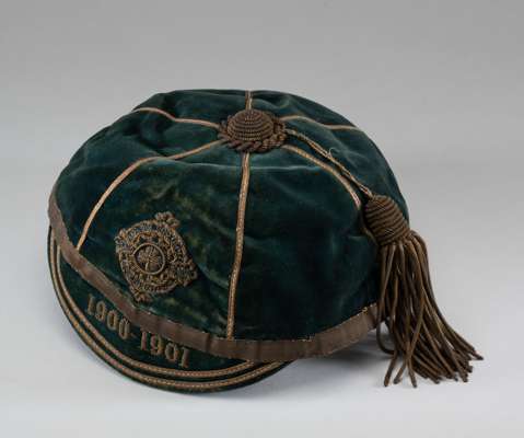 Ireland v England international football cap season 1900-01,
 green, inscribed 1900-1901 

  Good condition

 The recipient of this cap is unknown, al