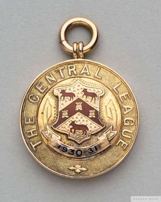Tom Wilson 9ct gold and enamel 1930-31 The Central League medal
 the obverse inscribed THE CENTRAL LEAGUE, the reverse inscribed T. WILSON, with ring 