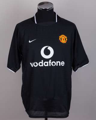 Eric Djemba-Djemba black No.19 Manchester United short-sleeved shirt, 2003-05