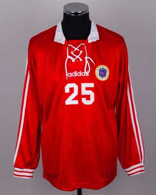 Man Chun Szeto red and white No.25 Hong Kong XI v. Sweden long-sleeved shirt, 2004