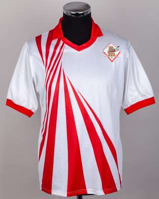 White and red No.7 Sherjah short-sleeved shirt