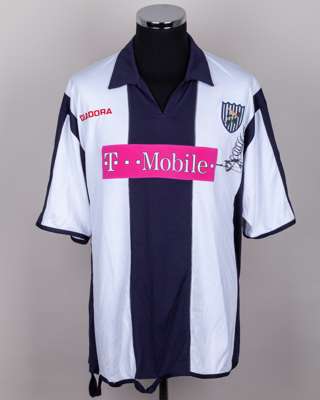 Nwankwo Kanu blue and white No.25 West Bromwich Albion autographed shirt, 2005-06,