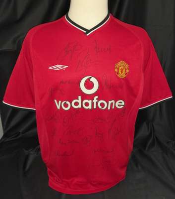 Manchester United squad signed 2000 Premier League winners Umbro replica home shirt, 
 signed by 20, Fabien Barthez, Juan Sebastian Vernon, Roy Keane,