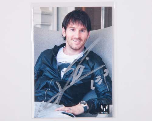 Lionel Messi autographed Icons No.84 Official Messi Card Collection trading card