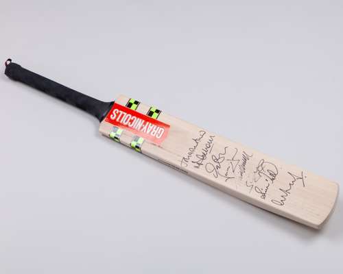 Exclusive Cricket Bat Signed by TV Pundits at Red for Ruth 2026