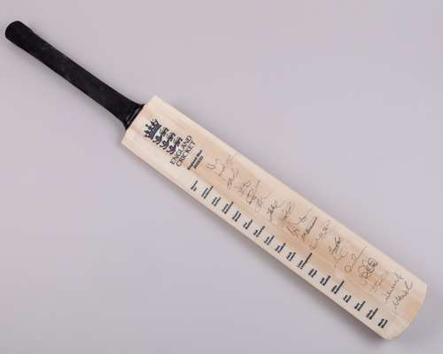 England Men 2022/23 autographed cricket bat