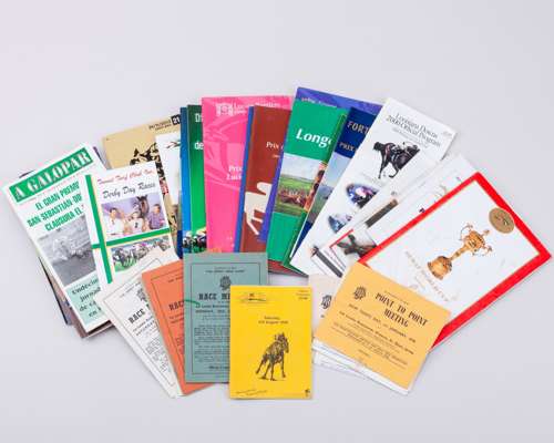 Collection of mostly modern Irish and other overseas racecards