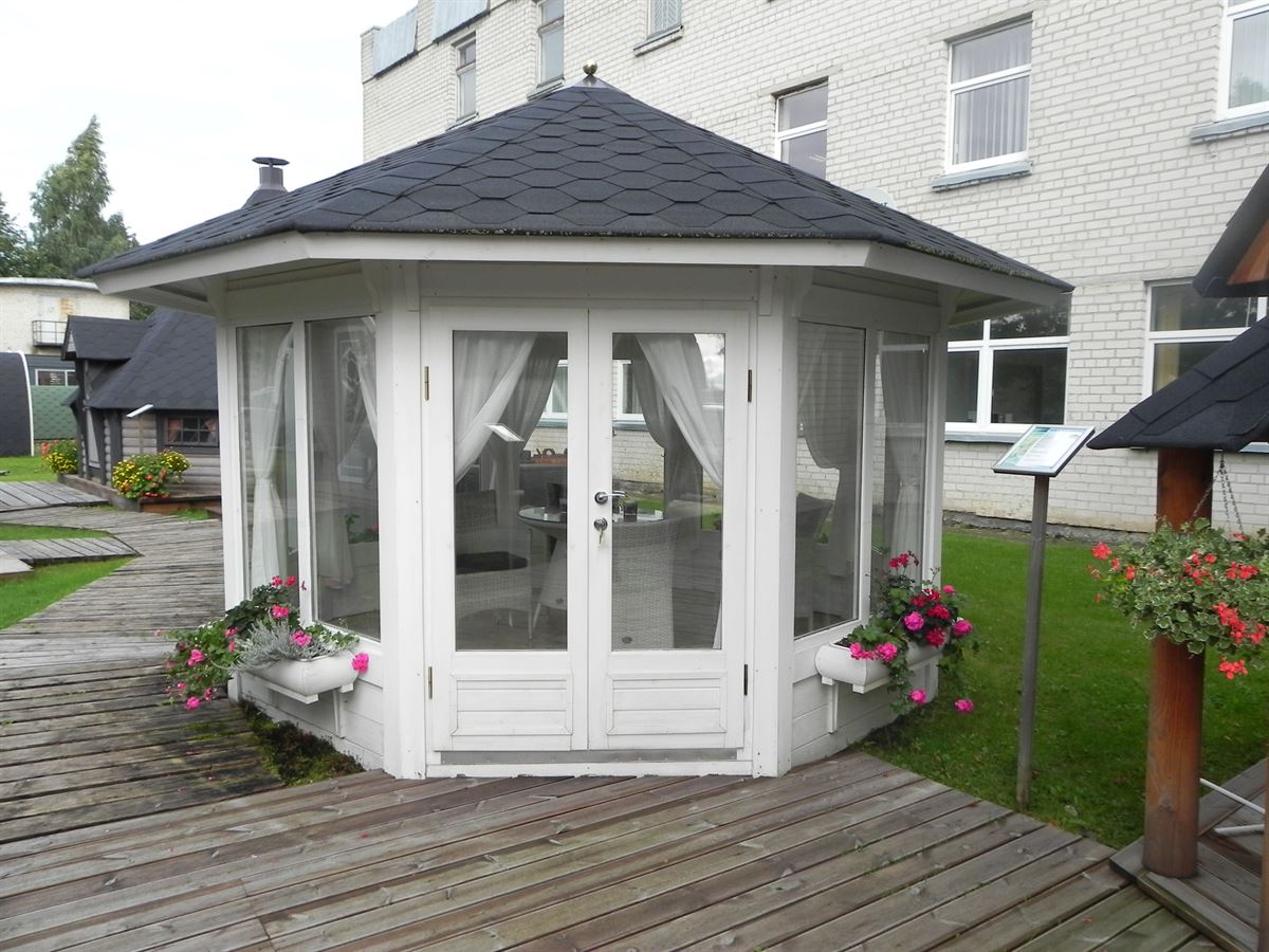 Garden Timber Buildings to include BBQ Huts, Hot Tubs, Summer Houses, Sun Pavilions & More