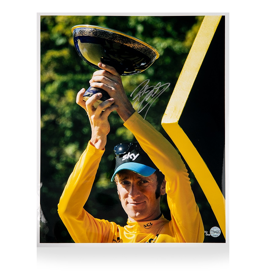 Fully Authenticated Sports Memorabilia Signed by Leading Sports Stars, Clearance from Leading Global Memorabilia Co.