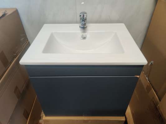 New Branded Quality Bath Wares & Bathroom Equipment, due to Clearance | No Reserve | No Shipping
