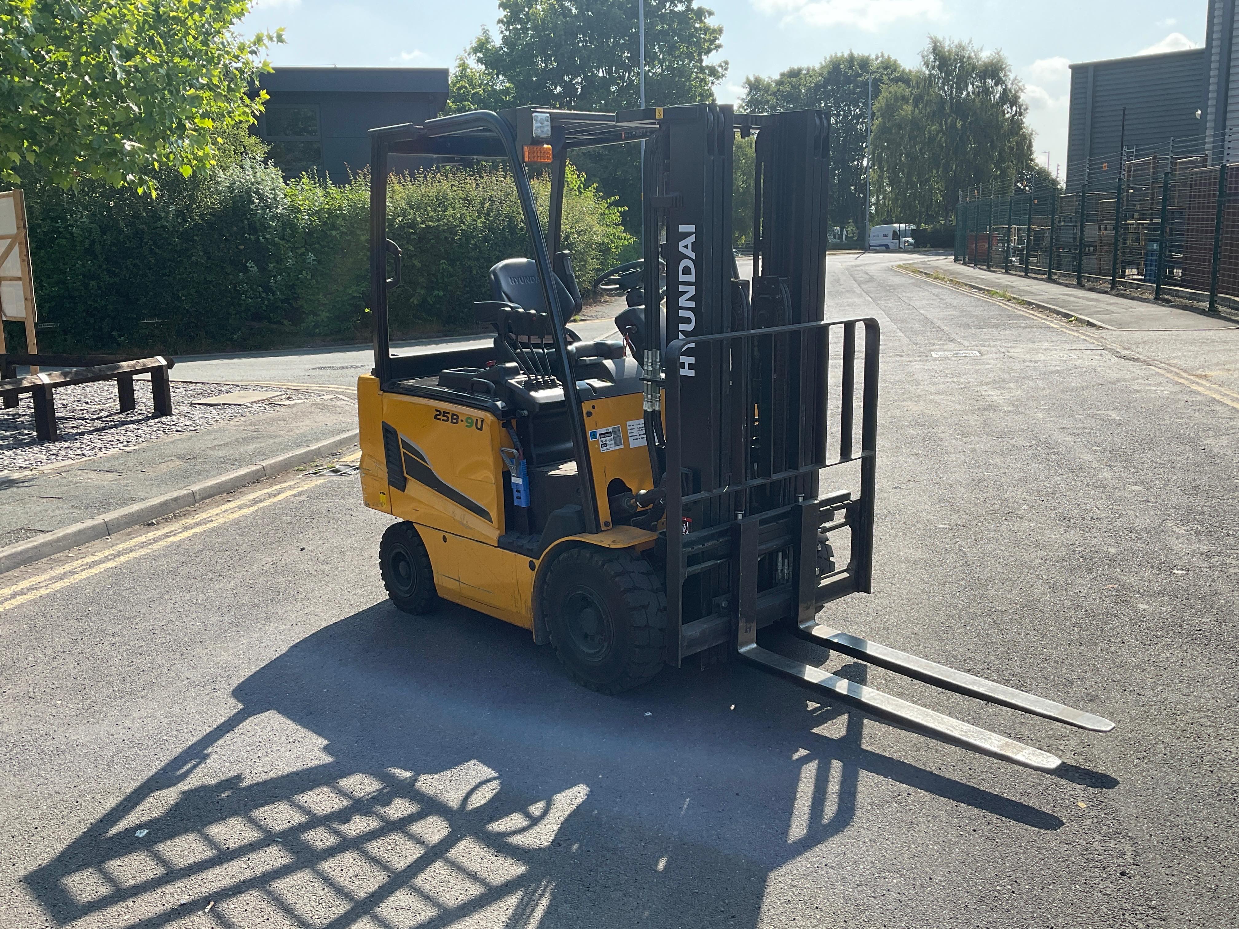 Forklift Trucks, Order Picker & Side Loader Forklift on behalf of Finance Company | All Winning Bids are Subject to Vendor Approval