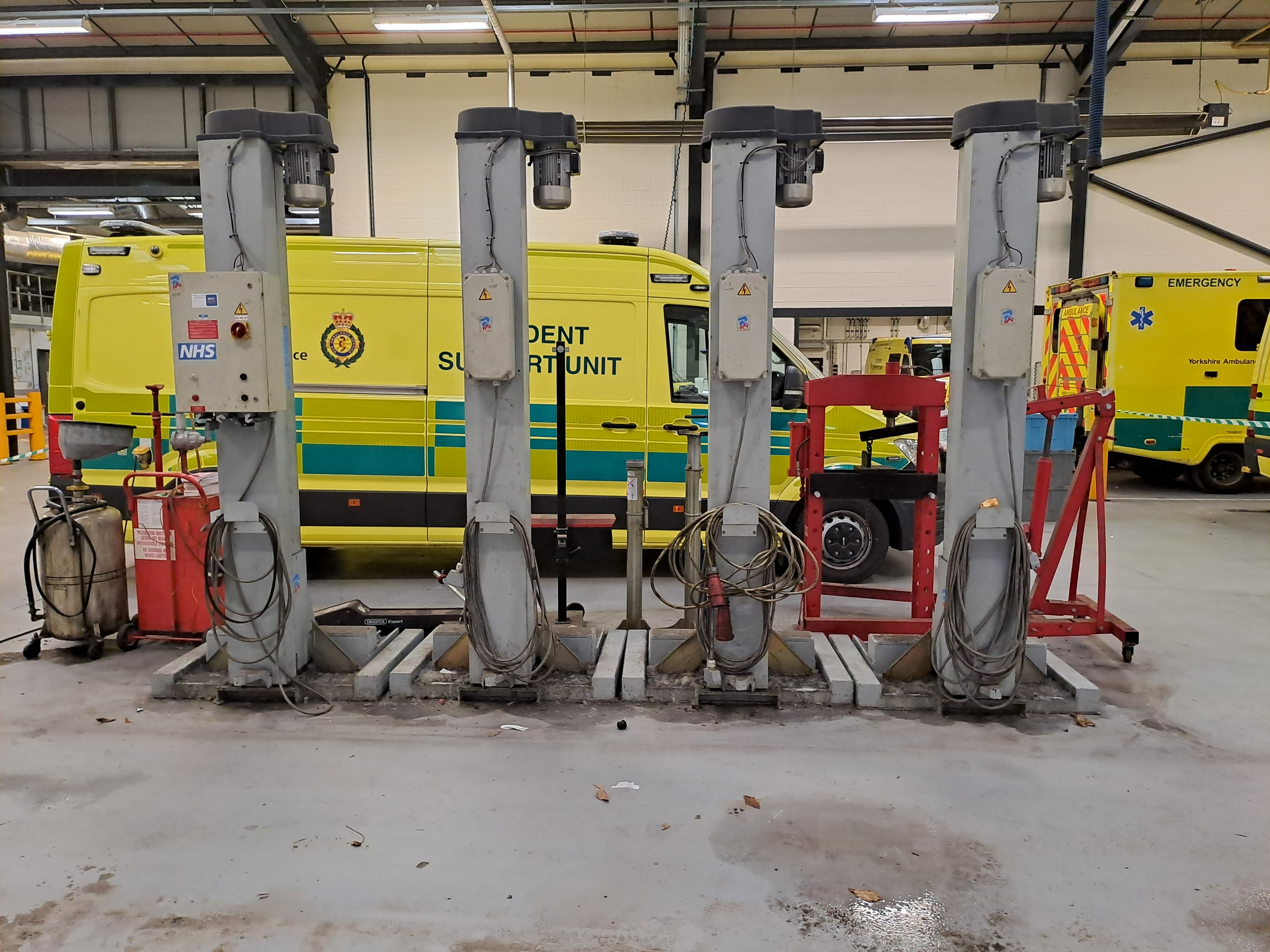4x 3000kg Ravaglioli Mobile Column Lifts, Recently removed from Yorkshire Ambulance Station, due to Fleet Renewal