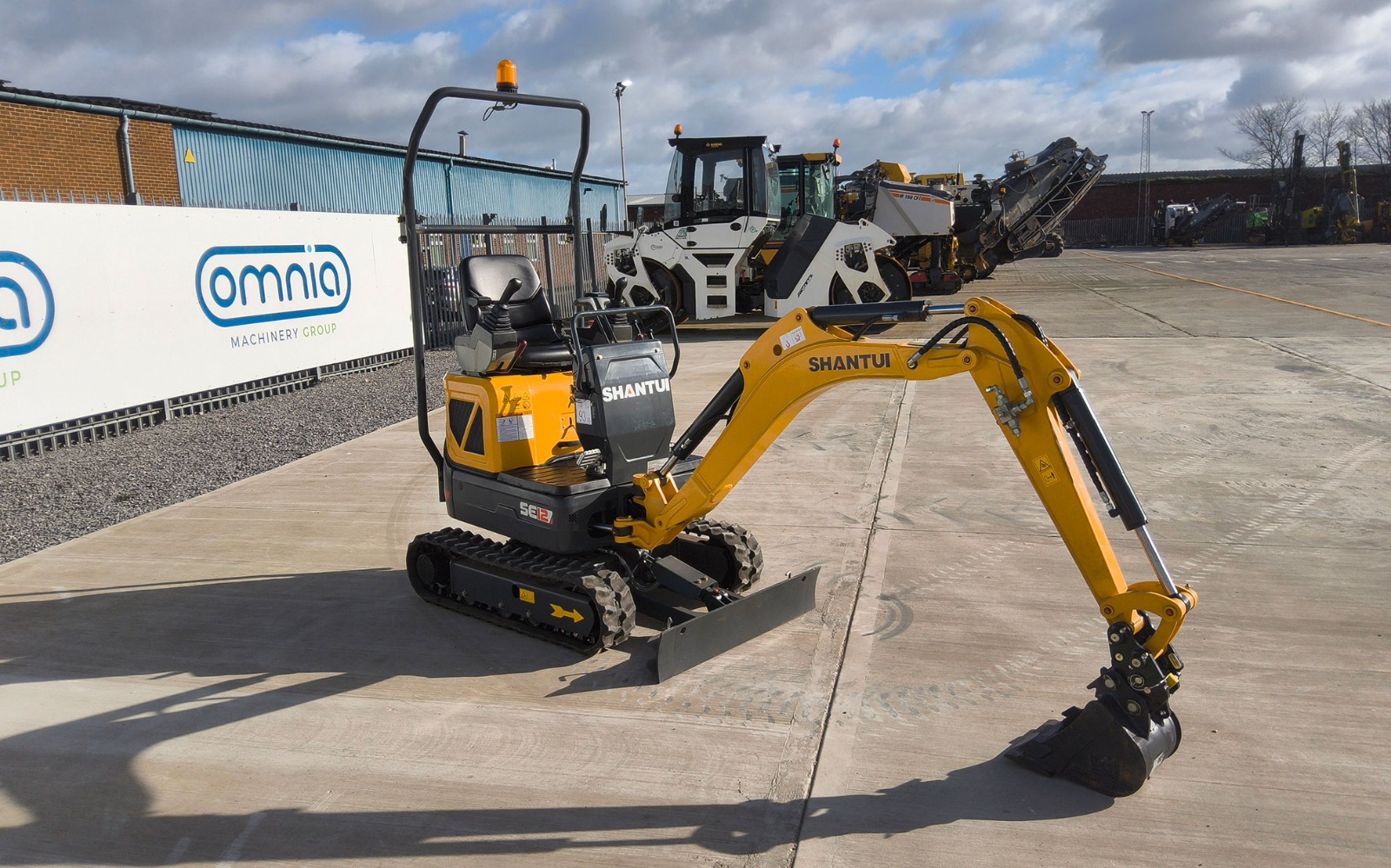 Unused Ex-Demonstration Shantui Excavators direct from UK Dealer, due to Stock Clearance | Shipping & Loading Available