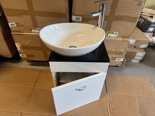 New Branded Quality Bath Wares & Bathroom Equipment, due to Clearance | No Reserve | No Shipping