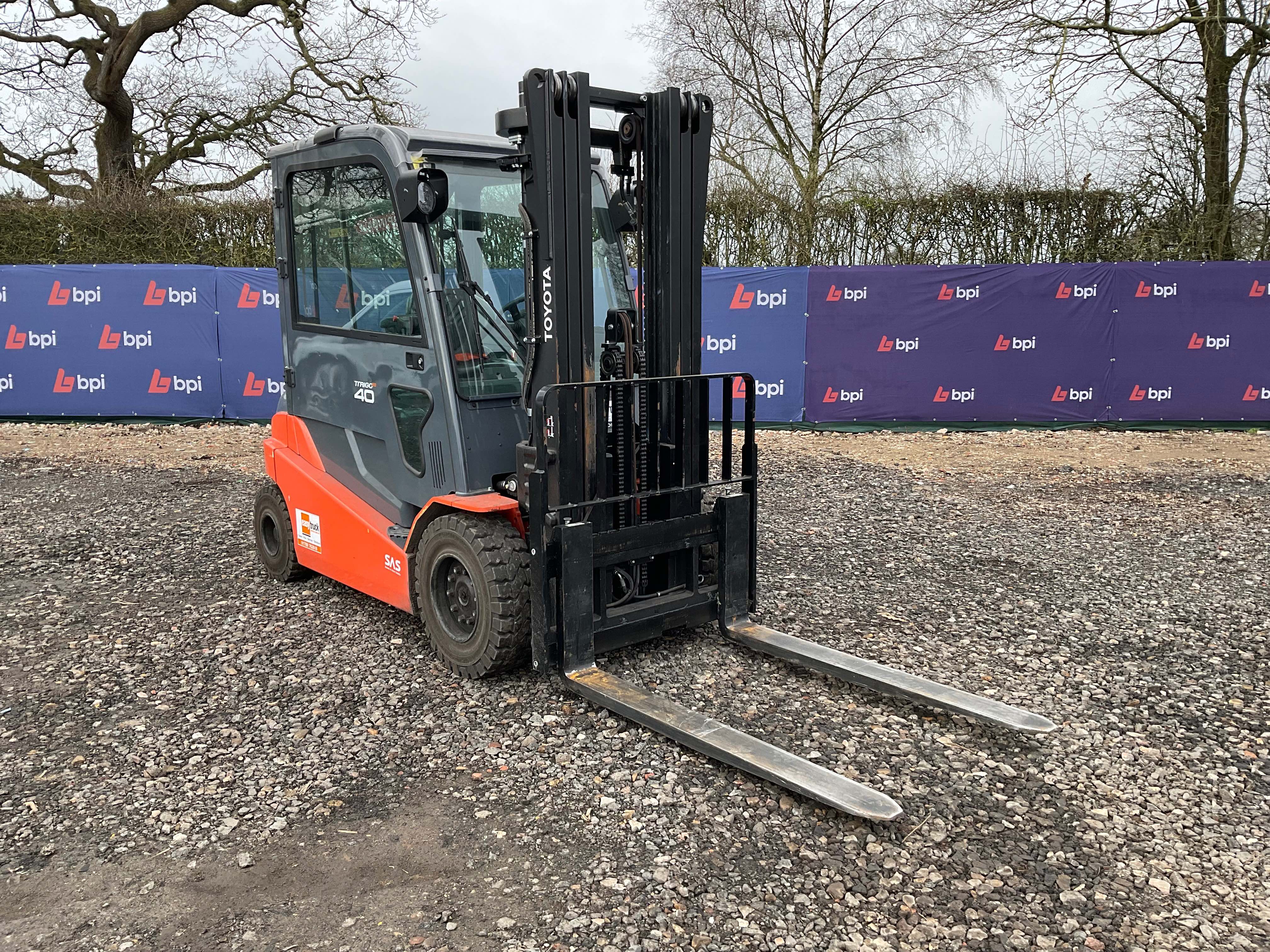 Electric & Diesel Combilift Side Loaders & Forklift Trucks on behalf of Finance Company, due to Repossession | Subject to Vendor Approval