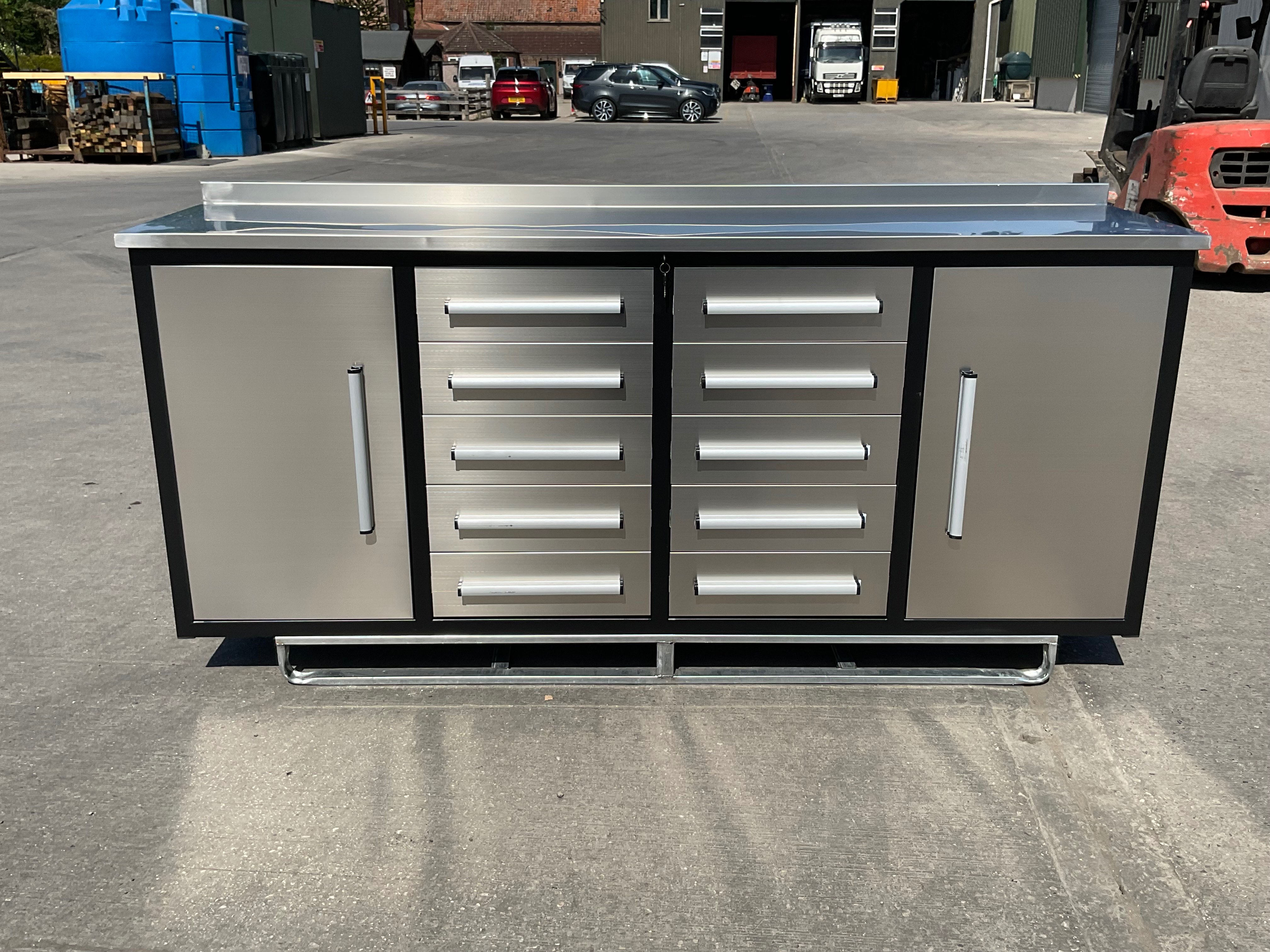 40ft High Cube Container, Unused Double Toilet Unit & Office Container, 20ft Farm Gates, 14ft Heavy Duty Bi-Parting Gates, 7ft – 6.5ft Workbenches, due to Stock Clearance | Subject to Vendor Approval