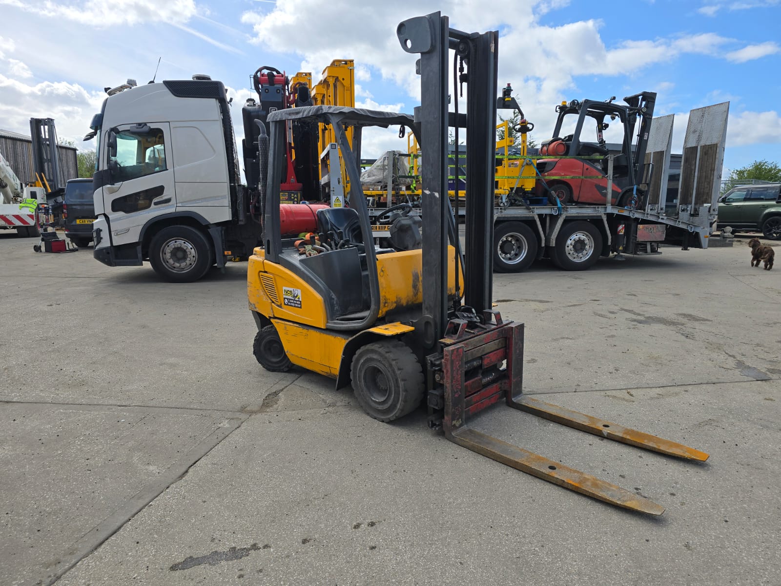 Land Rover Defender, Forklift Trucks, Electric Crane, Telehandler, Reach Trucks, Electric Tug & more on behalf of Material Handling Company, due to Fleet Renewal