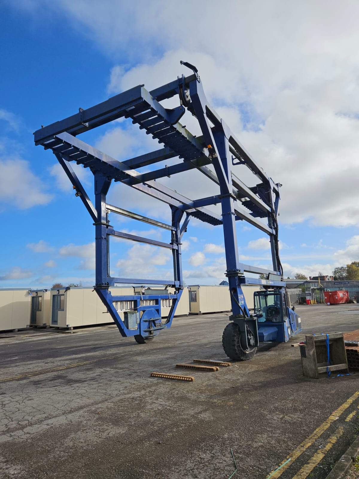 2008 Combi Lift Telescopic Straddle Carrier, due to Business Restructure | 1 Owner from New