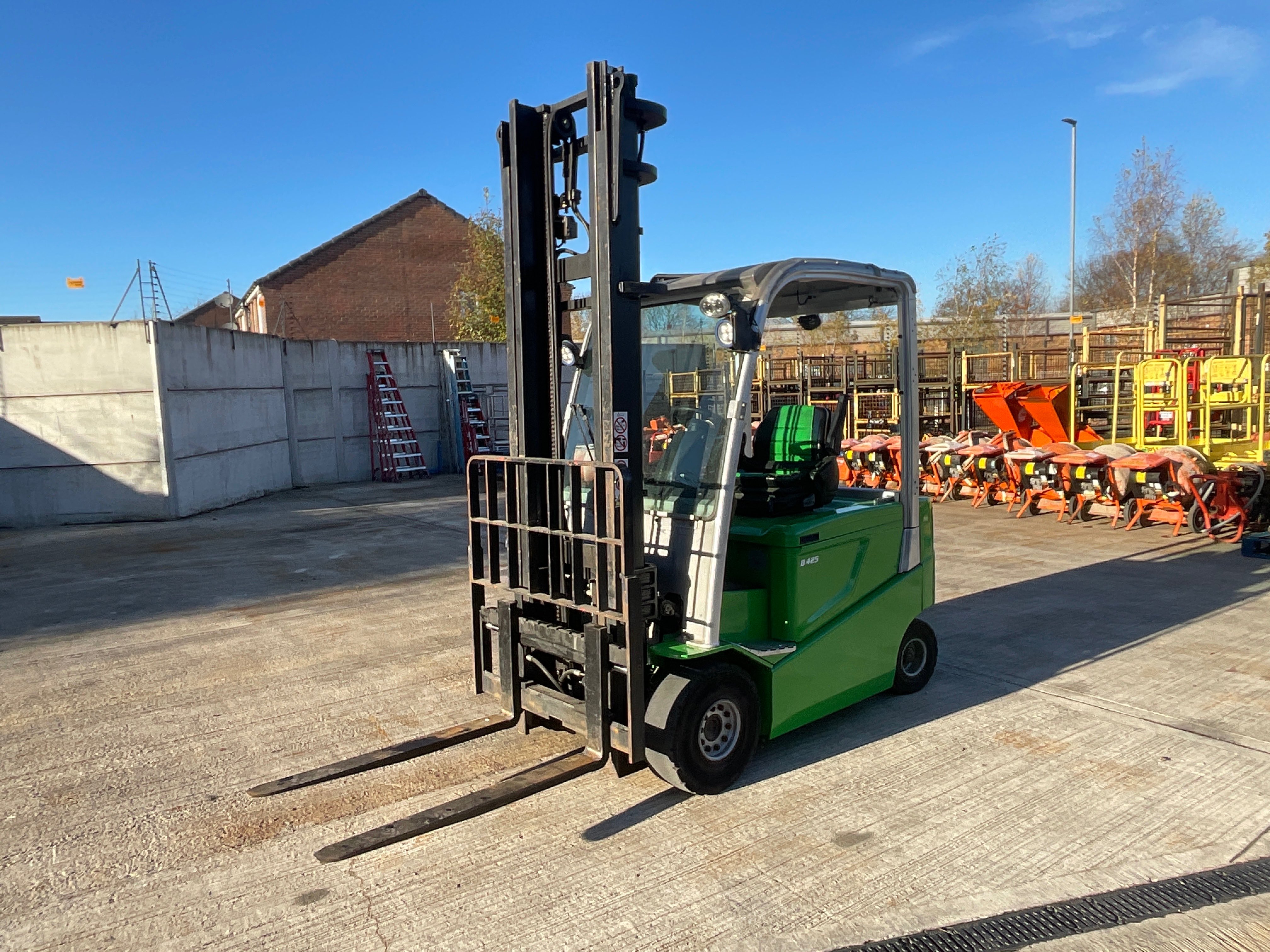 Forklift Trucks & Narrow Aisle Order Picking Trucks on behalf of Finance Company | Subject to Vendor Approval