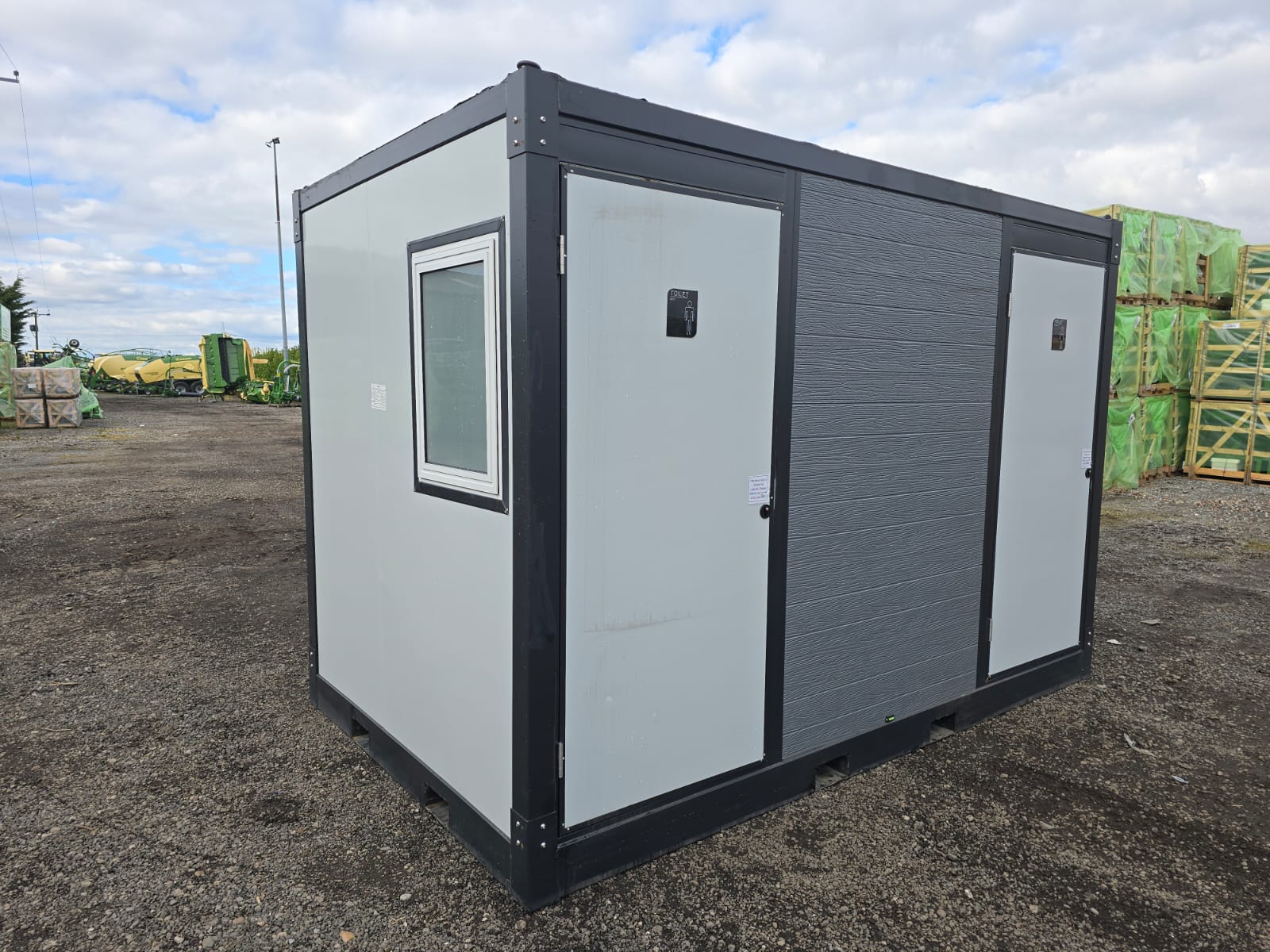 New Unused Steel Container Houses, Toilet Blocks & Container/Wooden Sauna Rooms, due to Stock Clearance