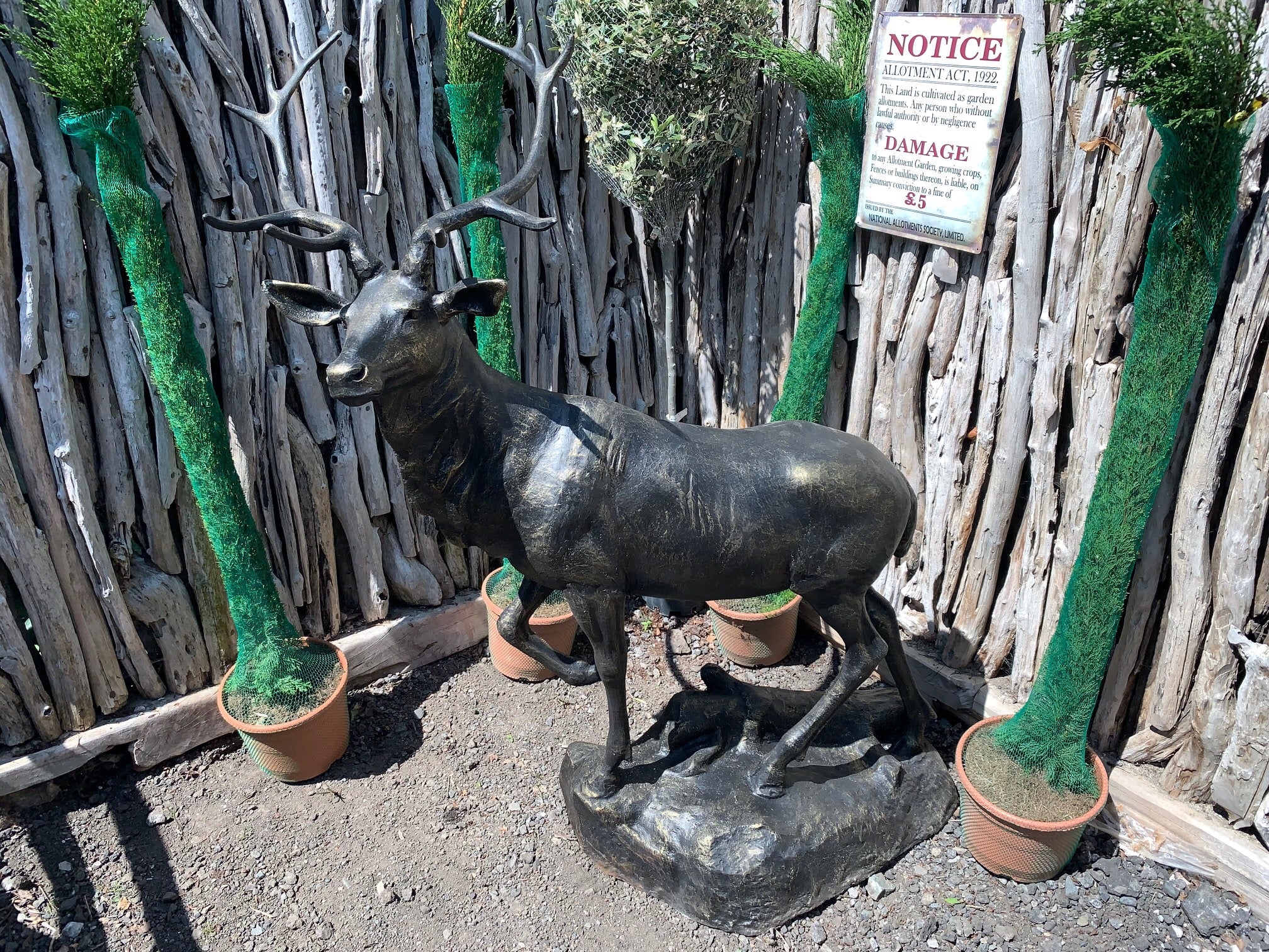 Home & Garden Decorations to include Gazebos, Fountains, Statues, Hot Tubs, Firepits, Pizza Ovens, Brick BBQ’s & more | Shipping Available