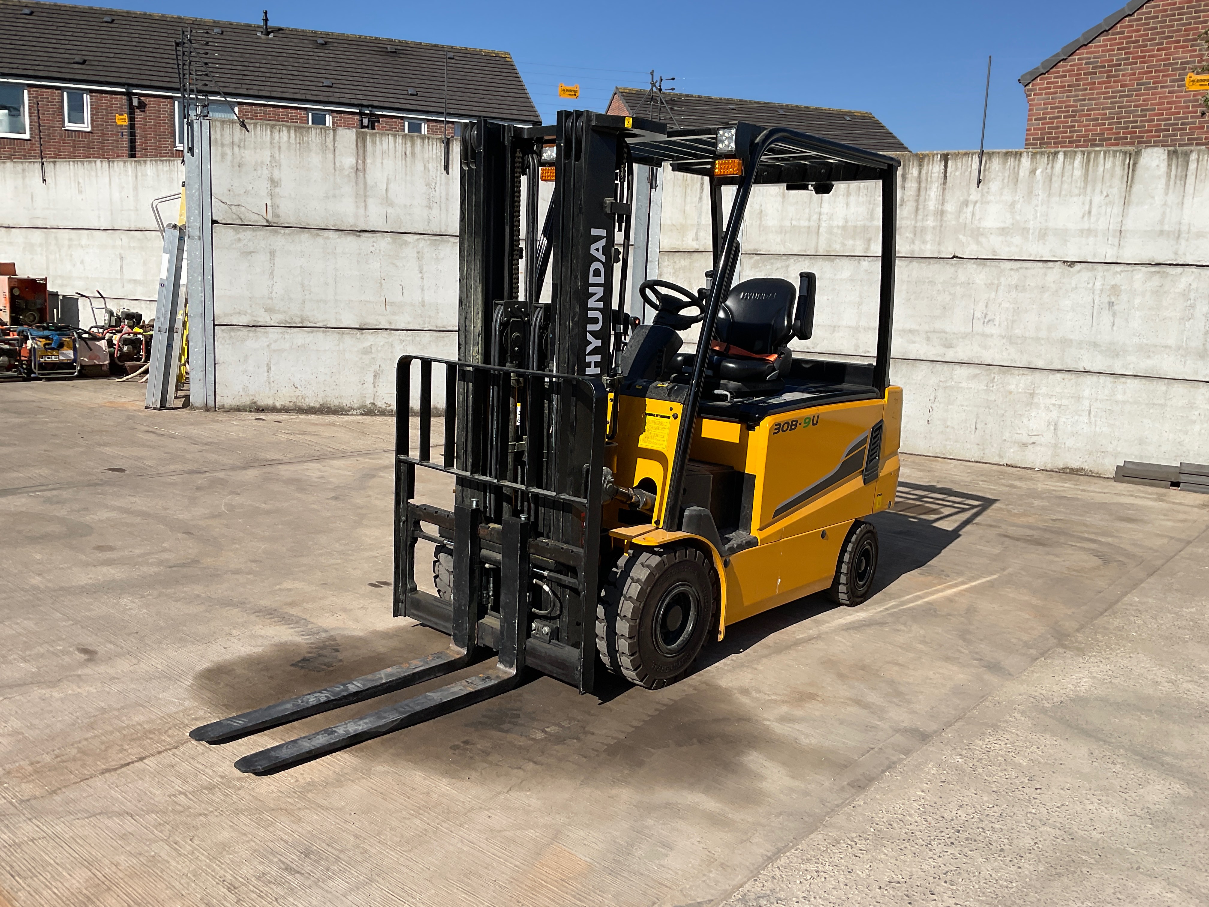 Industrial Forklifts to include Hyundai, Heli & Linde on behalf of Finance Company | Subject to Vendor Approval
