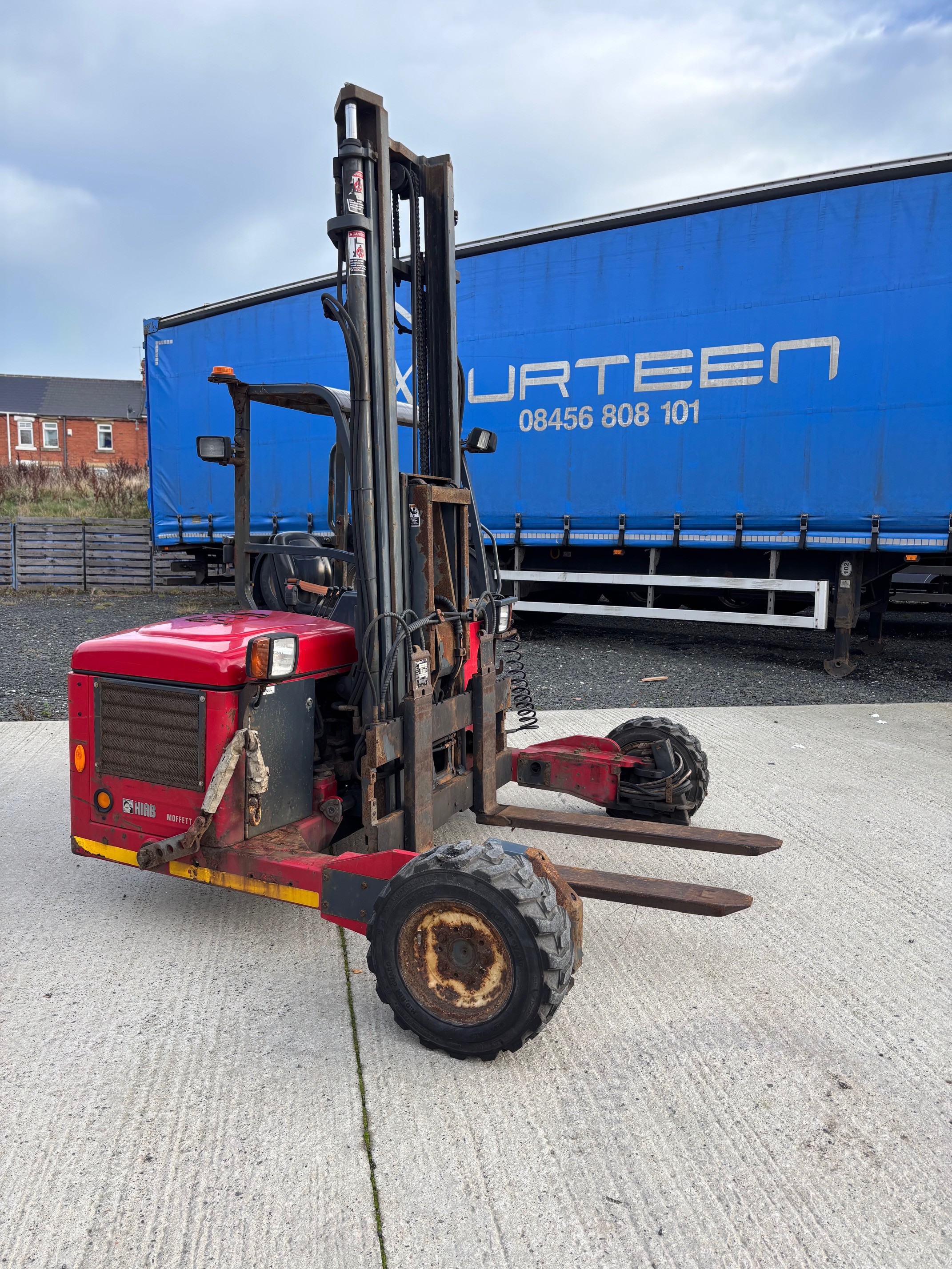 2013 Moffett M 4-25.4 Truck Mounted Forklift & Tri-Axle Curtain Sided Trailers on behalf of Finance Company | No Reserve