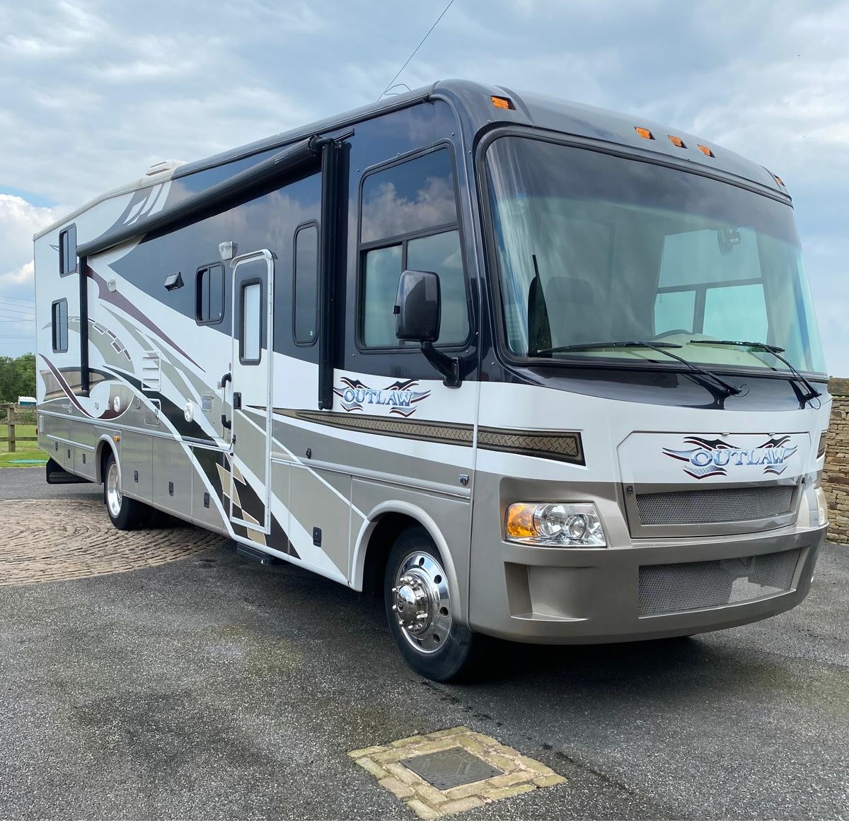 2009 Damon Outlaw 3611 Scorpion Motorhome/Race Truck, due to Vehicle Upgrade | No VAT on Hammer