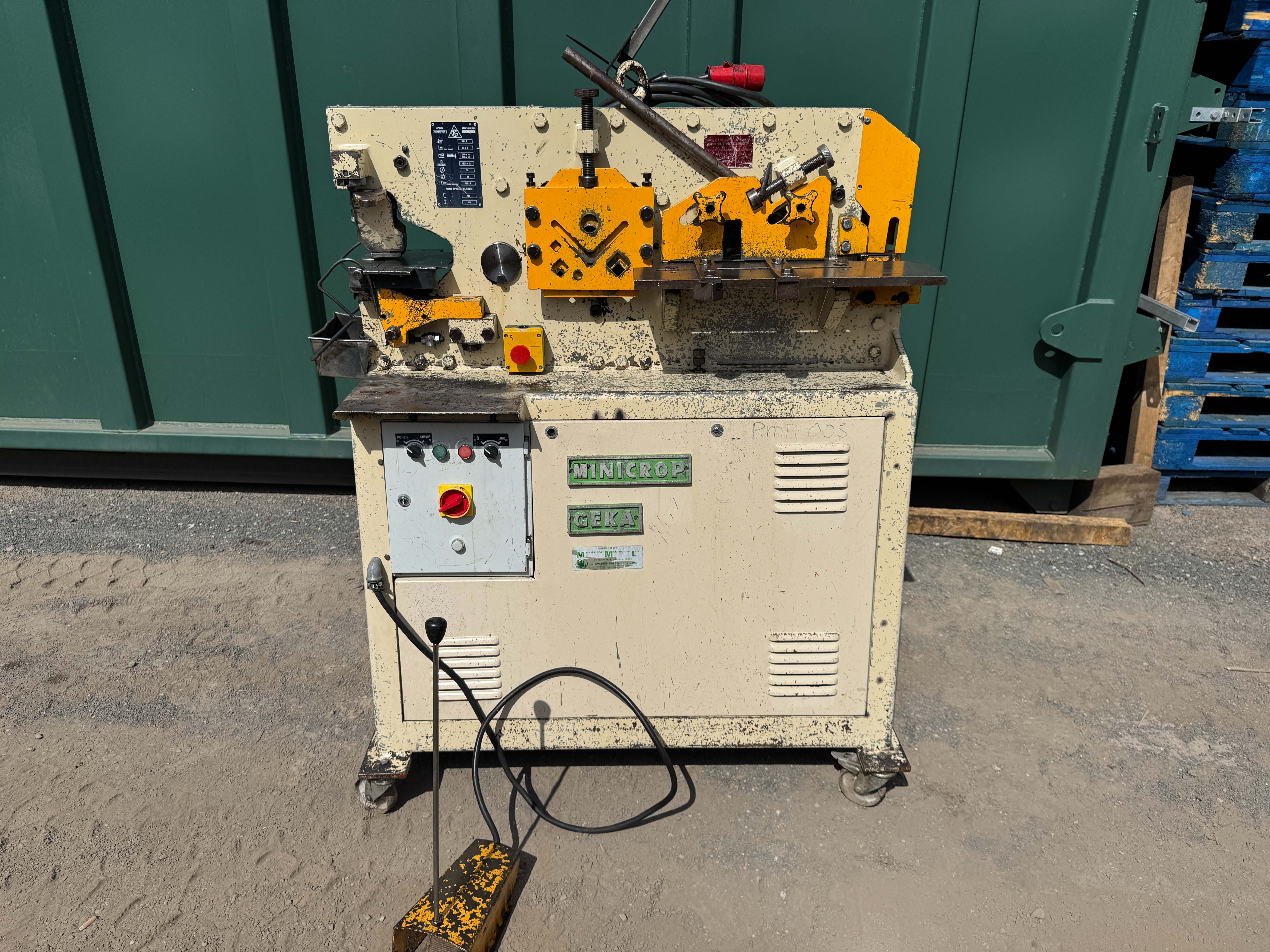 Woodworking & Engineering Machinery on behalf of Northwest Machine Dealer, due to Retirement | No VAT on Hammer