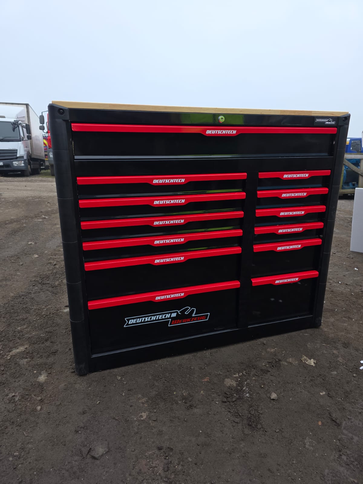 Unused 40ft Container, 13ft Garden Room/Office 20ft & 13ft Electric Gates, 12ft-5ft Containers, PVC Shelter, Workbenches & more | Loading & Shipping Available | Subject to Vendor Approval